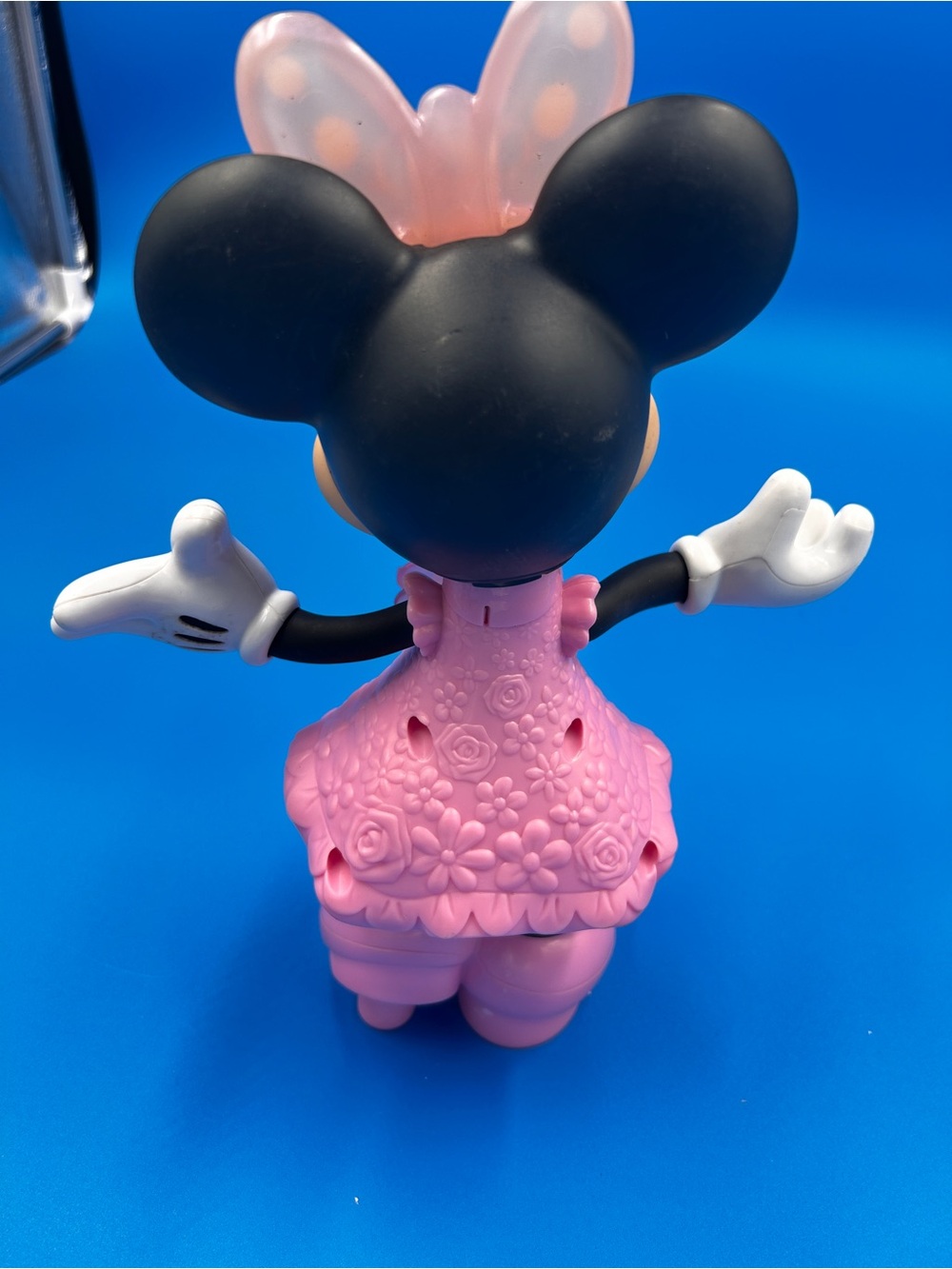 Bloomin' Bows Minnie Mouse interactive talking and singing doll - Picture 4 of 5